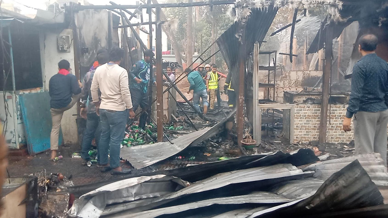কুষ্টিয়ায় হোটেল-জুসের দোকানে আগুন