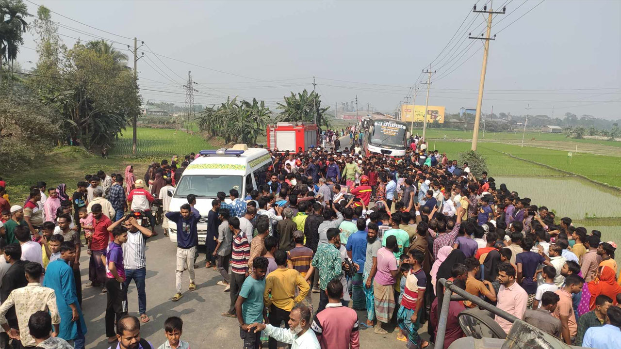 ময়মনসিংহে বাসচাপায় অটোরিকশার ৭ যাত্রী নিহত