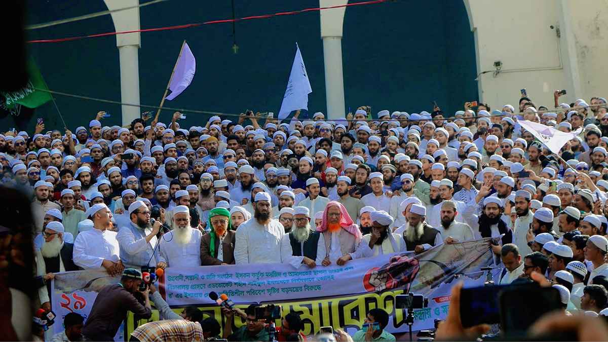 ইসকনের নামে আওয়ামী লীগ নতুন করে আসার চেষ্টা করছে: হেফাজত