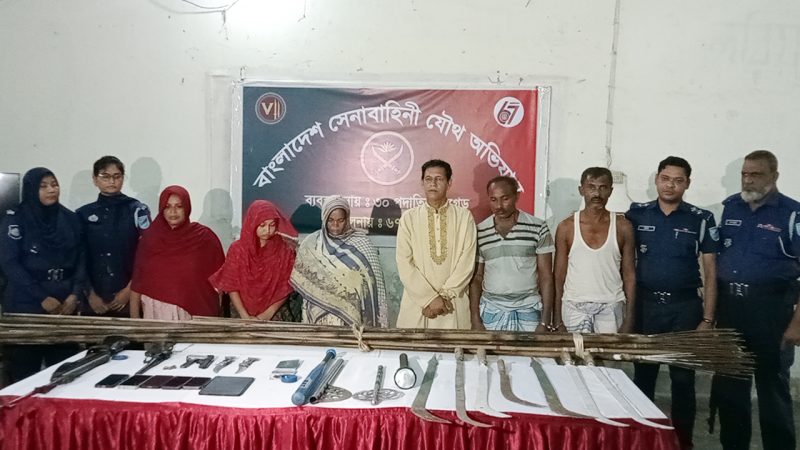 যৌথবাহিনীর অভিযানে আটক ৬